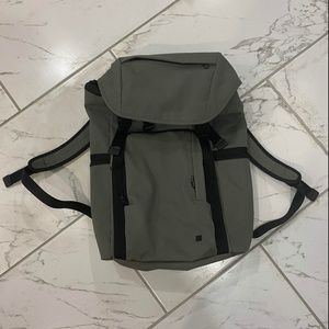 Lululemon Command The Day Men Olive Green BackpacK